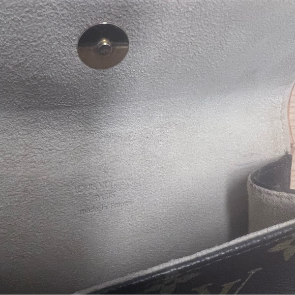 LOUIS VUITTON BELT BAG - Picture 9 of 14